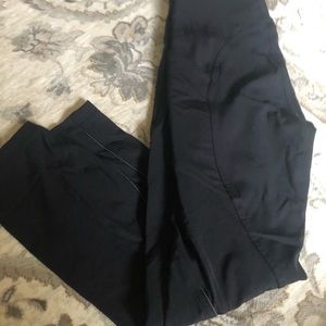 LuLu Lemon Blk 4 Capri reflective side pocket NWOT